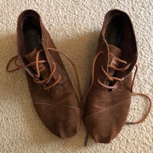 TOM’S Moccasins